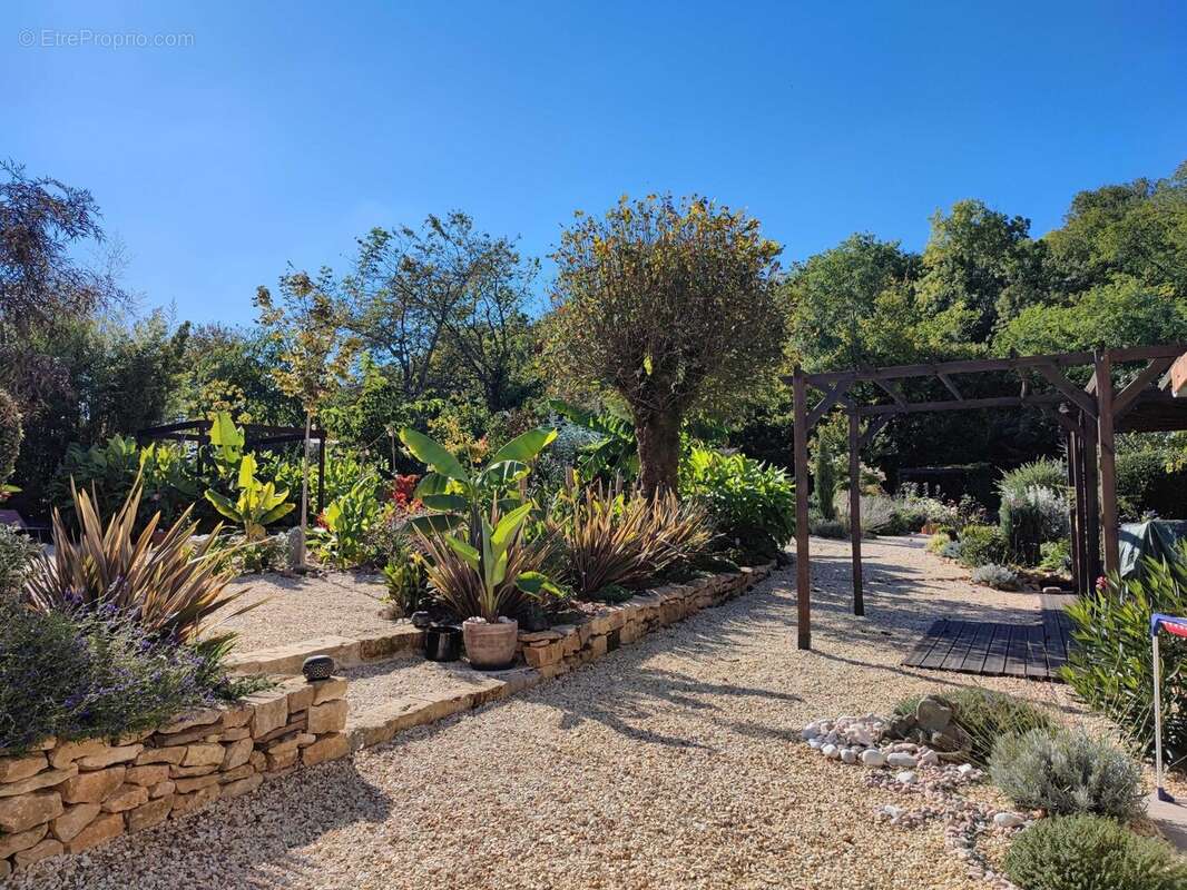 Maison à CHASSENEUIL-SUR-BONNIEURE