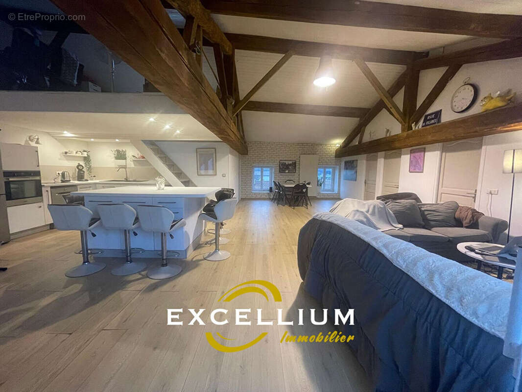 Appartement à CAILLOUX-SUR-FONTAINES