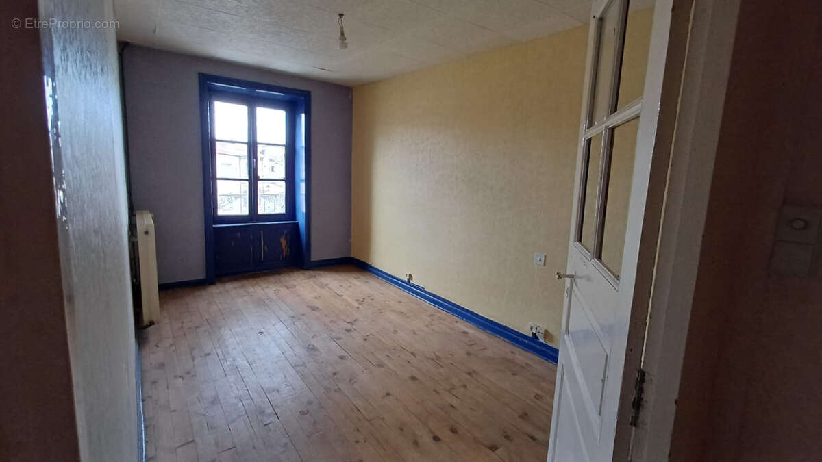 Appartement 286 m² à Vic-Le-Comte  - photo 8