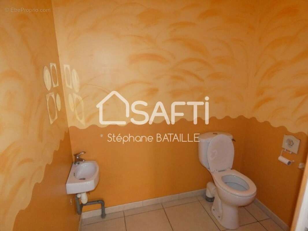 Commerce 49 m² à Saint-Jean-De-Sauves  - photo 5