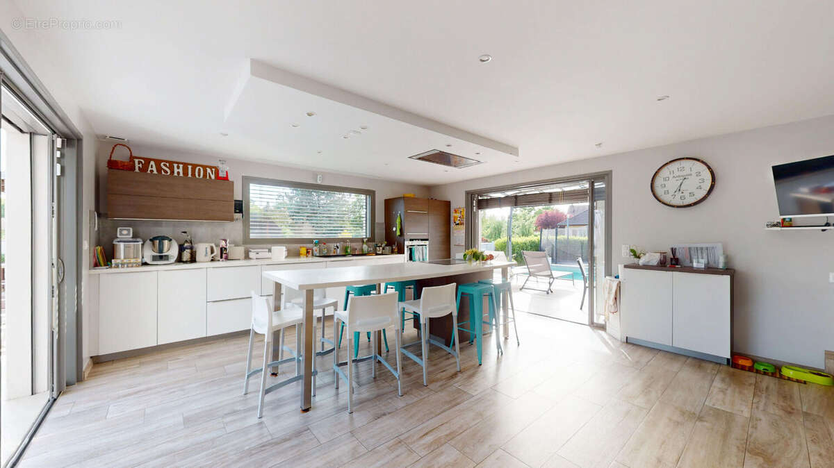 Maison à AVANNE-AVENEY