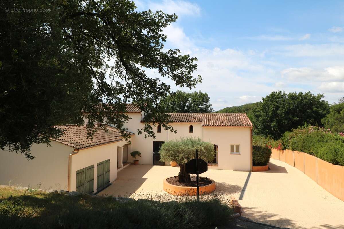 Maison à BAGNOLS-EN-FORET