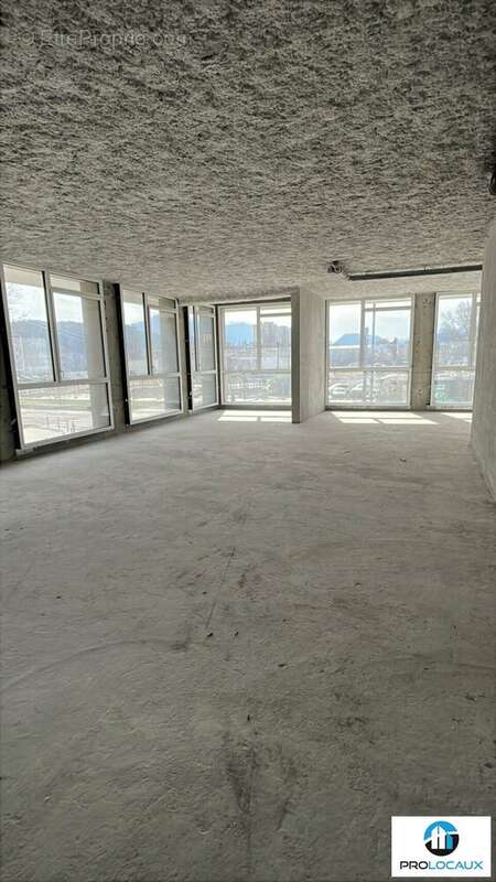 Commerce à LE PONT-DE-CLAIX