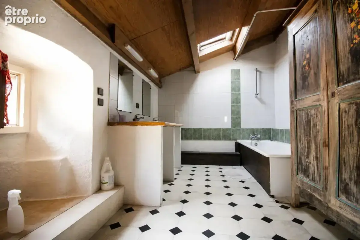 Maison en pierres de 6 pièces de 195 m² à Lablachère - photo 7