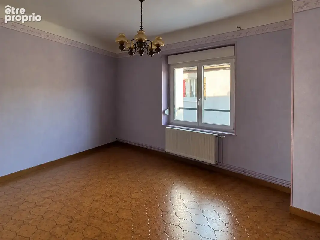 À deux pas du centre de Commercy : Appartement type T3 avec garage et dépendance - photo 4