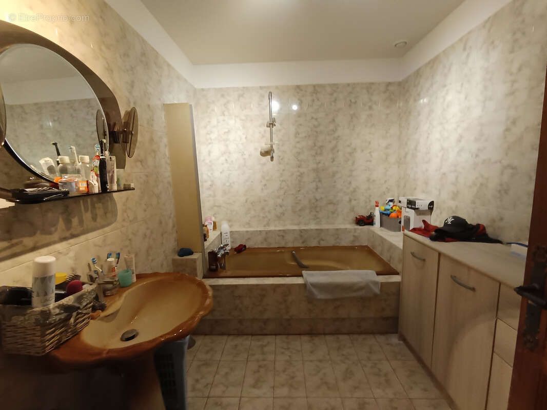Maison de village 2 faces et surface de vente - photo 9