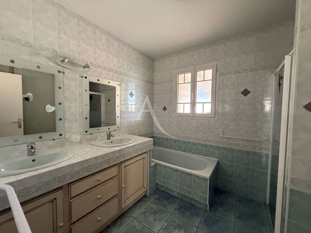 Maison à COMMEQUIERS