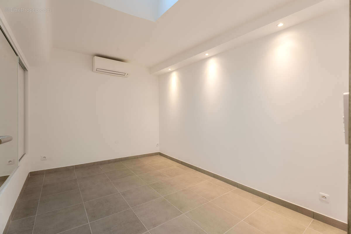 Appartement à MARSEILLE-4E