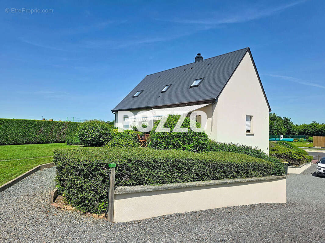 a vendre :Maison  6 chambres à côté de PÉRIERS- à moins de 20 kms de la mer- sous-sol complet - photo 2
