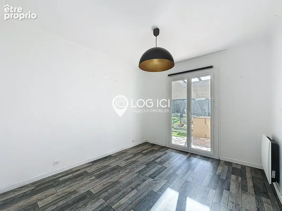 BORDERES - Vente Maison de plain-pied T5 avec double garage et piscine intérieure sur un terrain de 1 209 m2 - photo 10