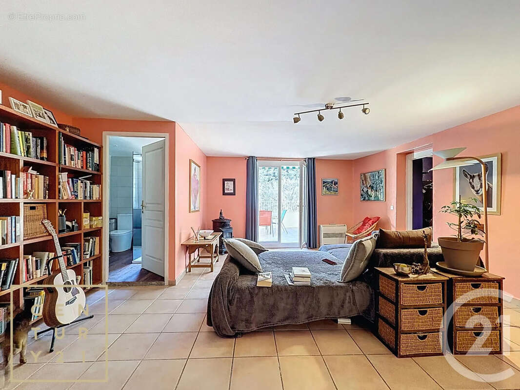 Maison à ESTOHER