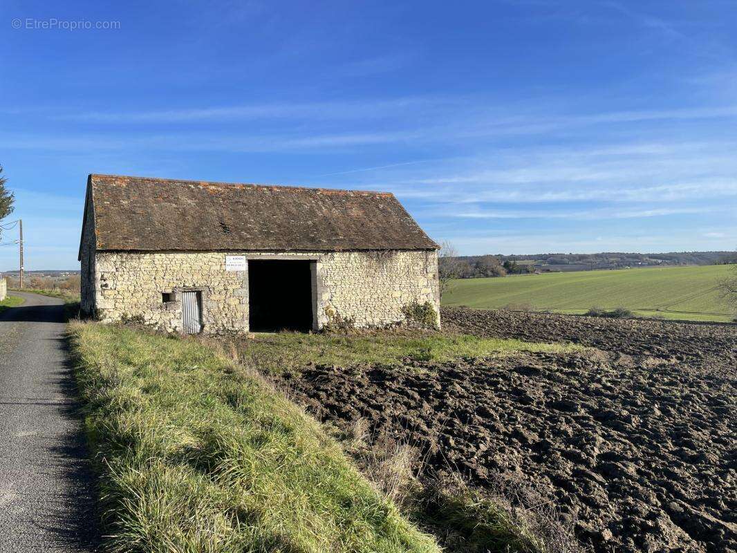 Parking à AVAILLES-EN-CHATELLERAULT