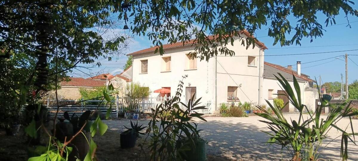 Maison à LOUBILLE