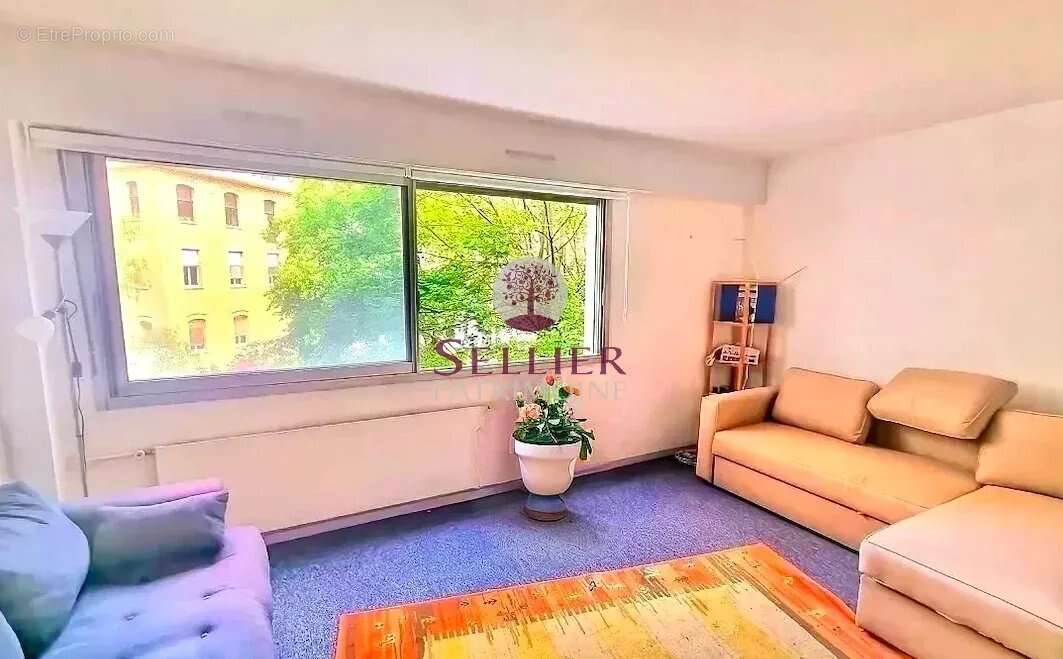 Appartement à PARIS-10E