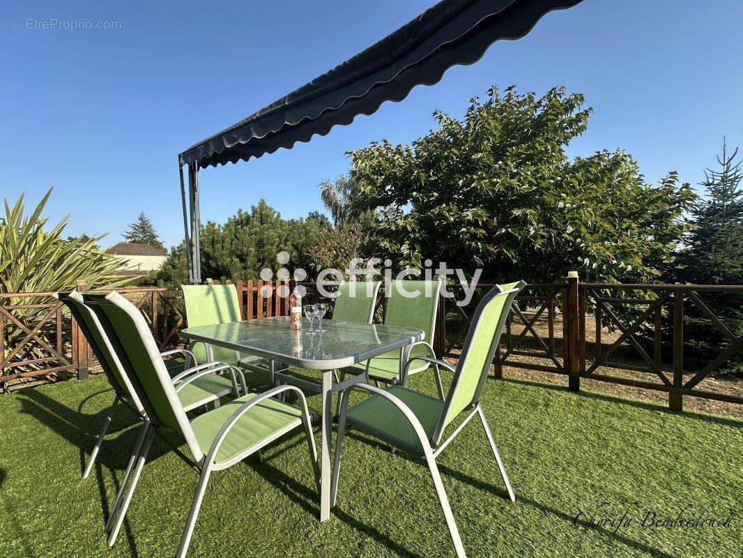 Maison à SAINT-SEURIN-DE-PRATS