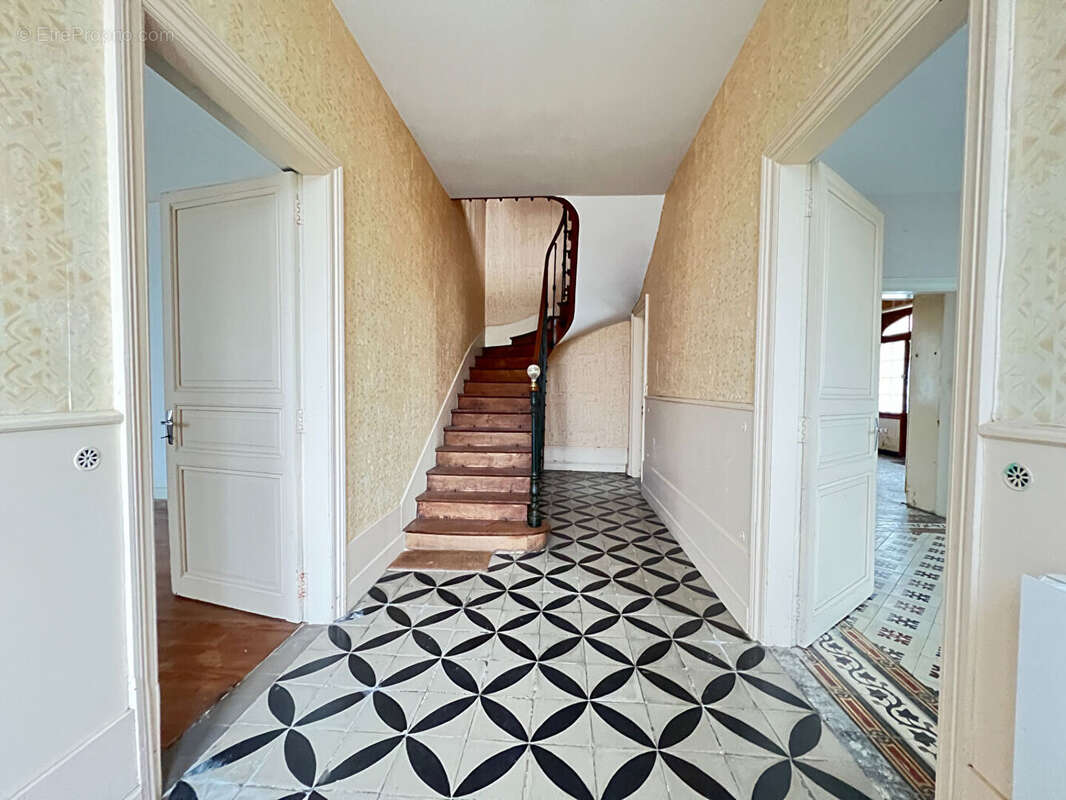 Sur 1 319 m² de terrain : Propriété Arvert - photo 2