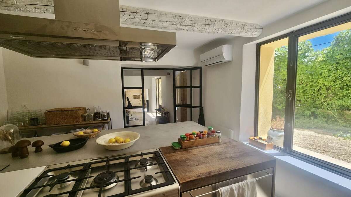 Maison à SAINT-SATURNIN-LES-APT