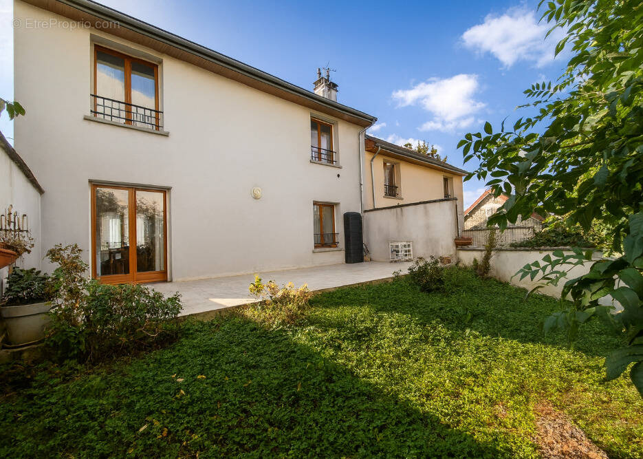 Maison à COMBS-LA-VILLE