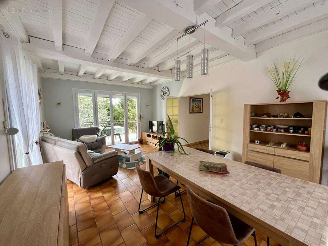 Maison à CHATEAU-L'EVEQUE