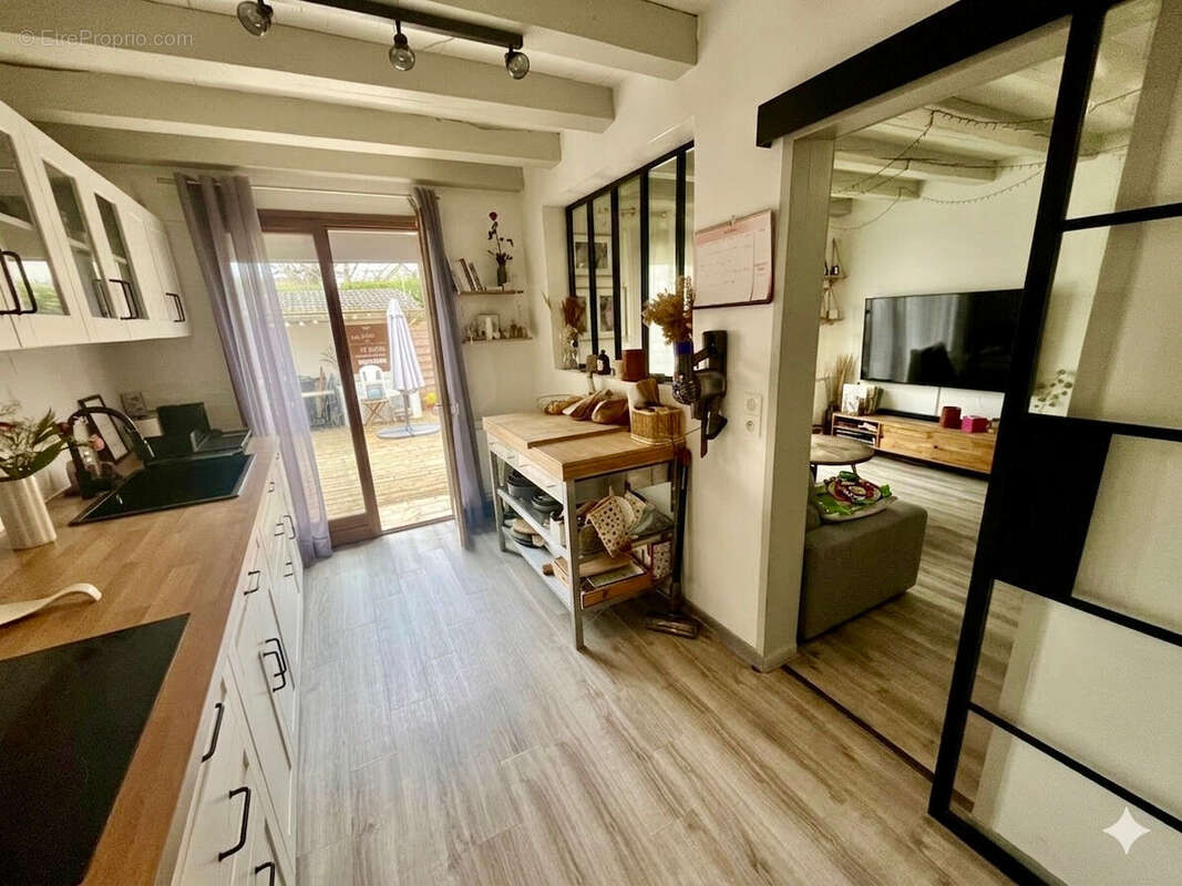 Maison à LES CLAYES-SOUS-BOIS