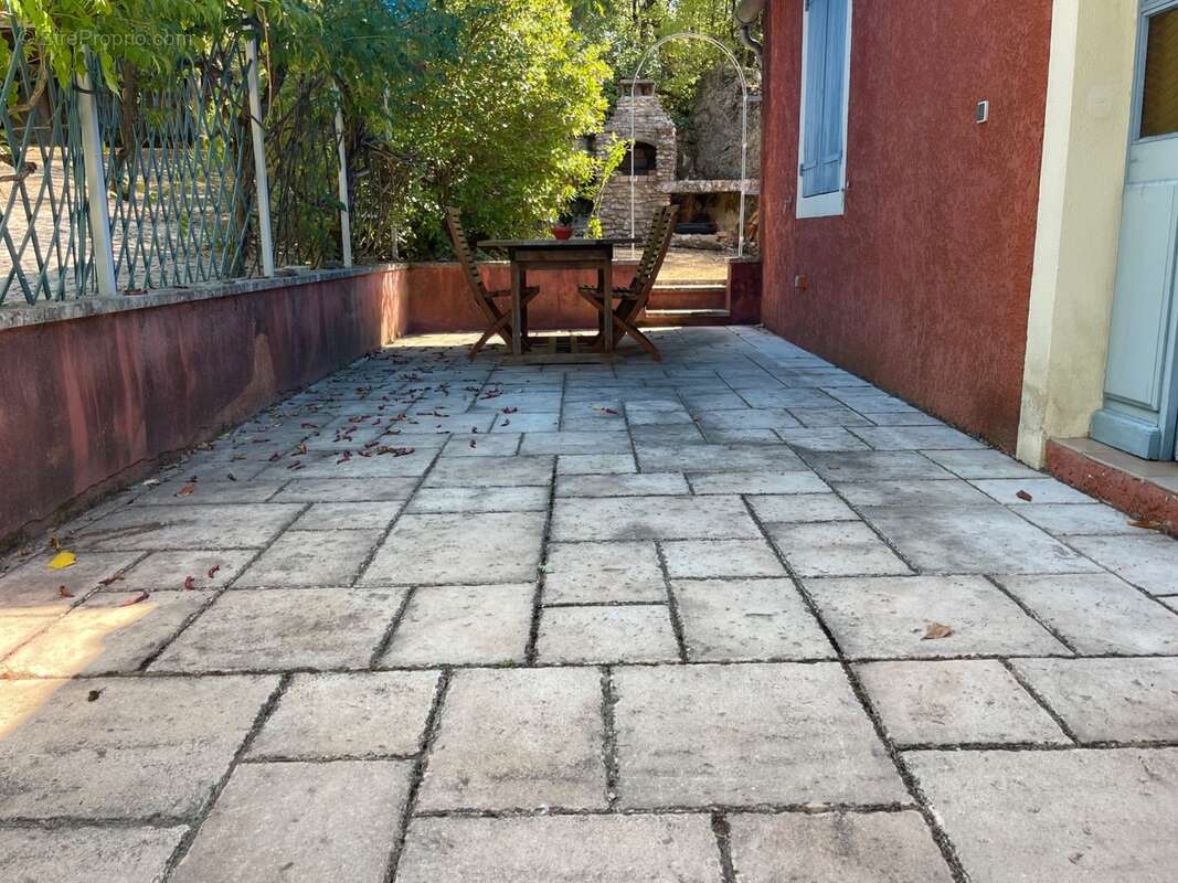 À vendre – Maison avec piscine et grand terrain arboré à Saignon (84400) - photo 19