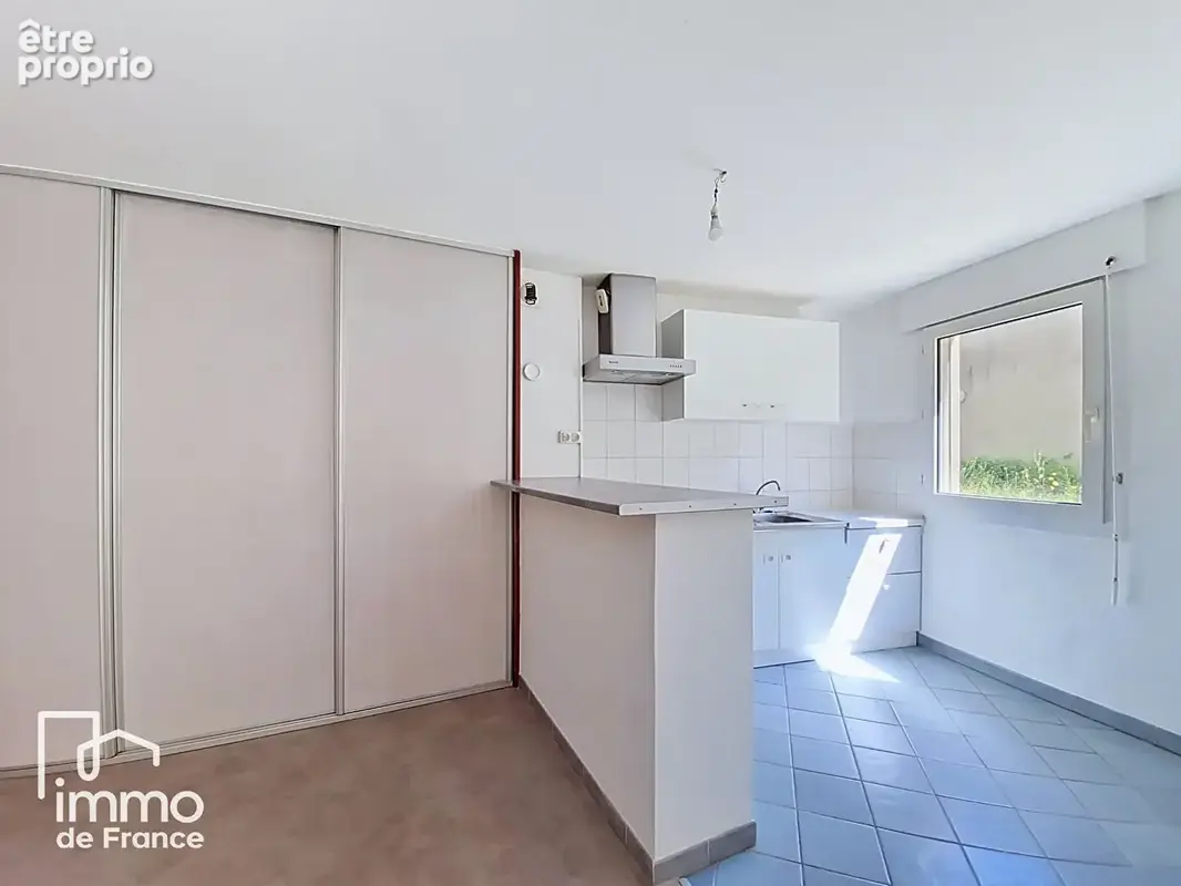 Appartement 2 pièces à vendre - Bourg En Bresse - 58 m2 avec garage et cave - photo 3