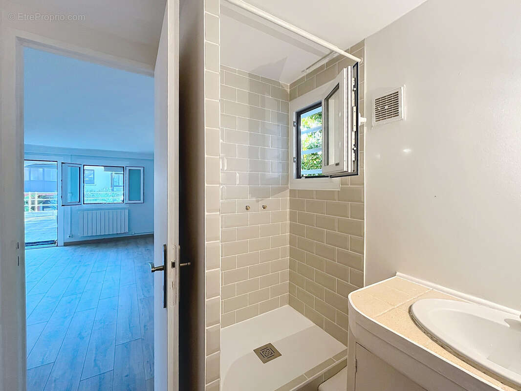 Maison de caractère, T6 de 171 m2 au calme avec jardin, terrasses et garages. - photo 12