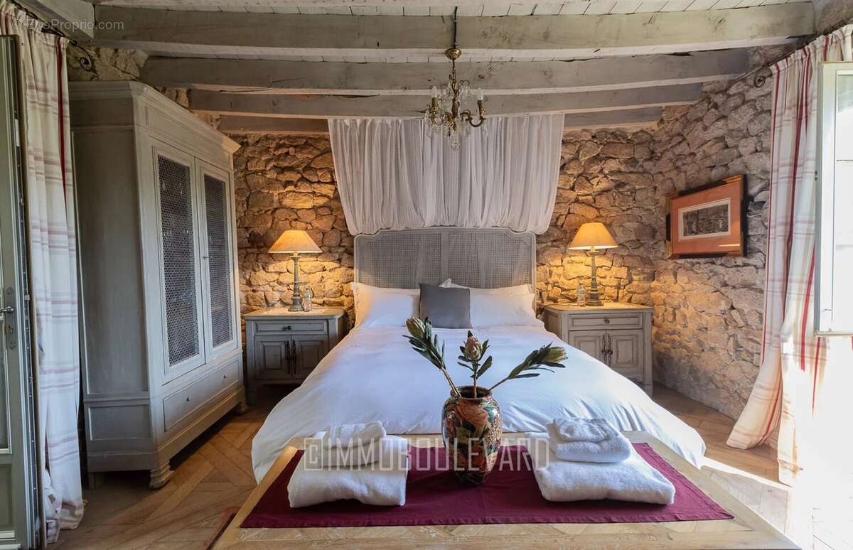 À vendre, Maison de charme à Boussac (23) vue château - photo 12