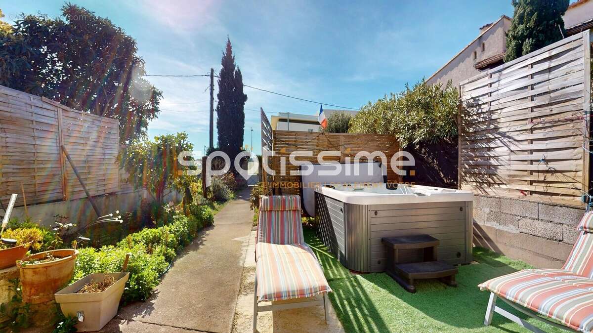Maison de plain-pied 94 m² avec garage et jardin arboré  Quartier Mairie à Agde - photo 5