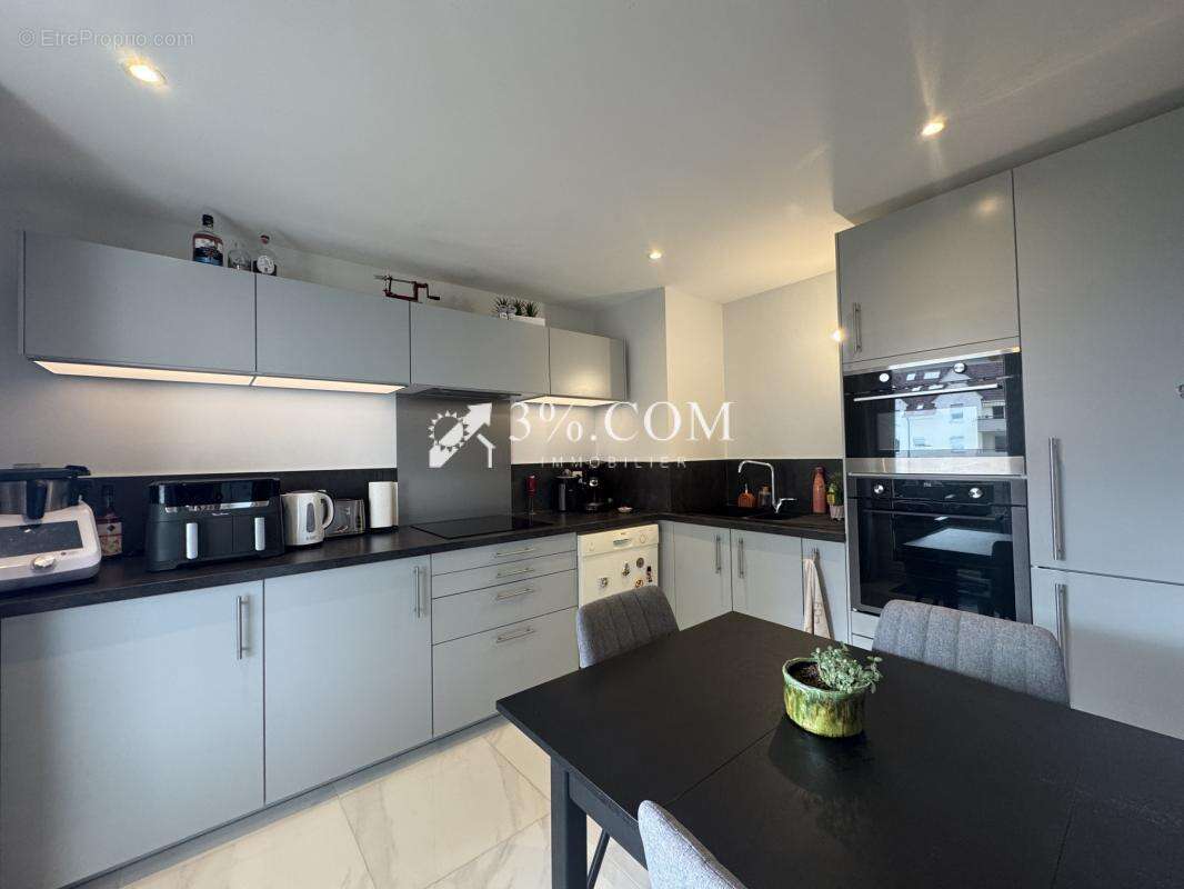 3%COM beau F3 avec terrasse et 2 places de parking- cave - photo 9