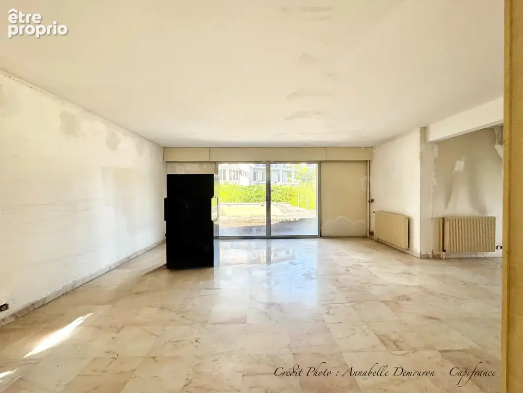 ROYAT - Grande maison familiale à rénover avec vue panoramique, terrain rare, piscine - photo 30