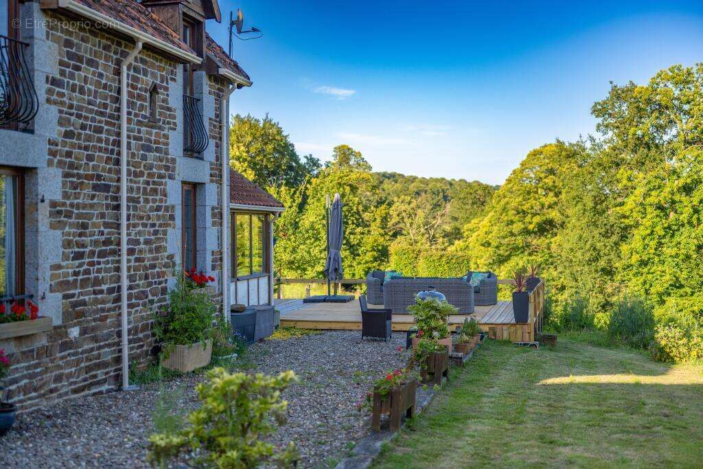 Maison à SAINT-HILAIRE-DU-HARCOUET