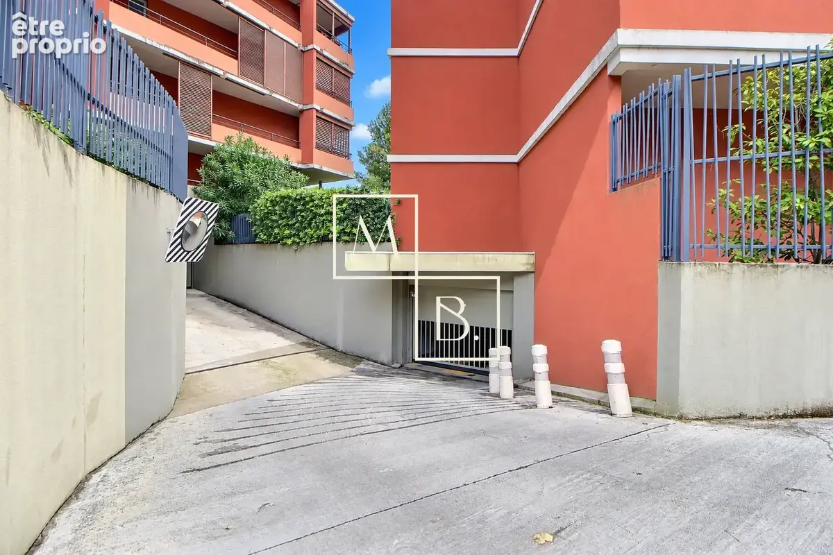 À vendre, Montpellier secteur Croix d'Argent, garage box de 14,38 m2 en sous-sol. - photo 2