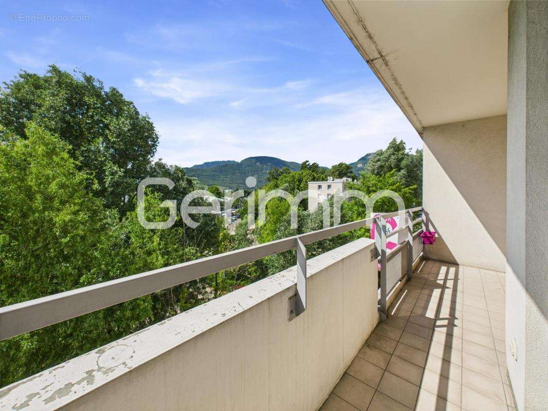 Appartement à SAINT-MARTIN-D&#039;HERES