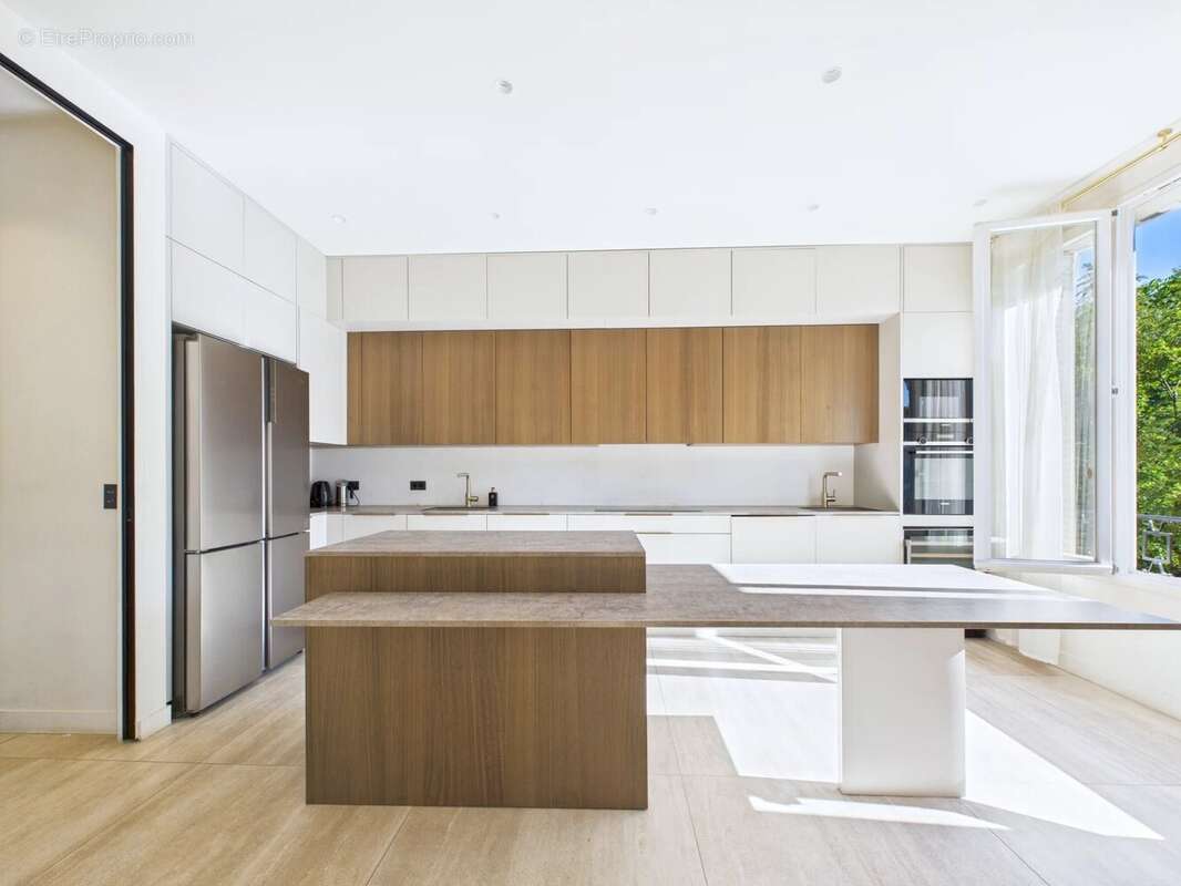 Appartement à NEUILLY-SUR-SEINE