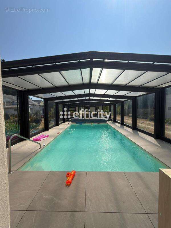 Maison 208 m² à Saint-Molf  - photo 3