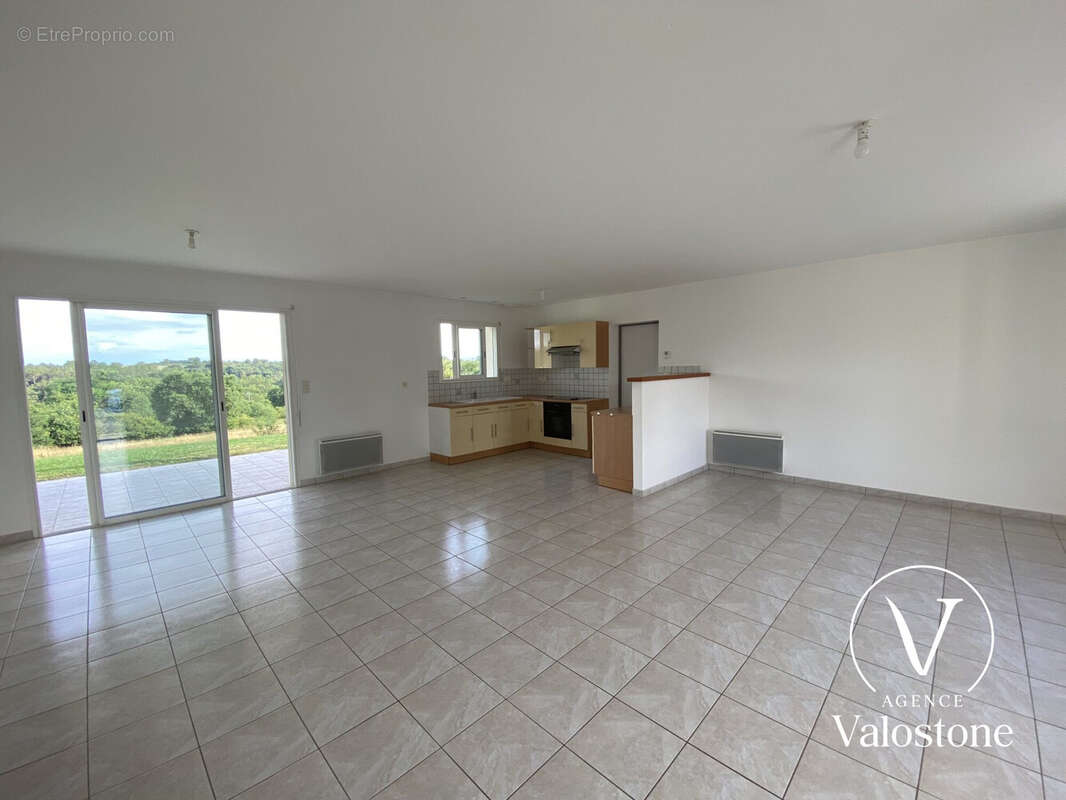 Maison 92 m² à Nassiet  - photo 3