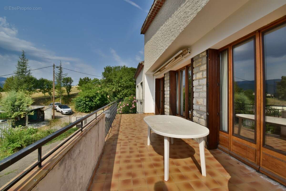  À VENDRE – Grande villa avec terrain boisé avec une olivette à Sisteron - photo 10