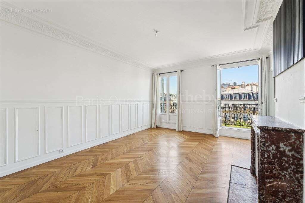 Appartement à PARIS-8E