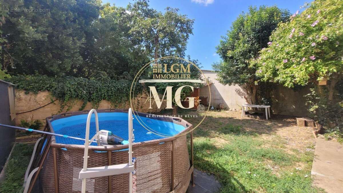 Appartement à MAUGUIO