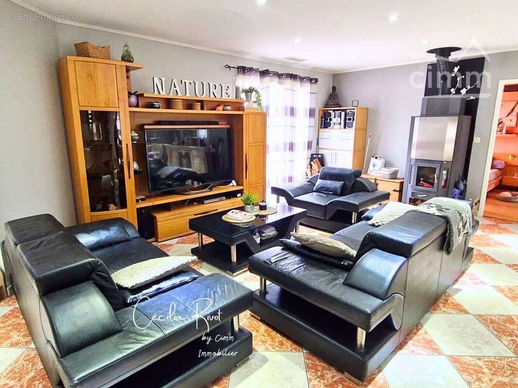 Maison à SAINT-CHRISTOLY-DE-BLAYE