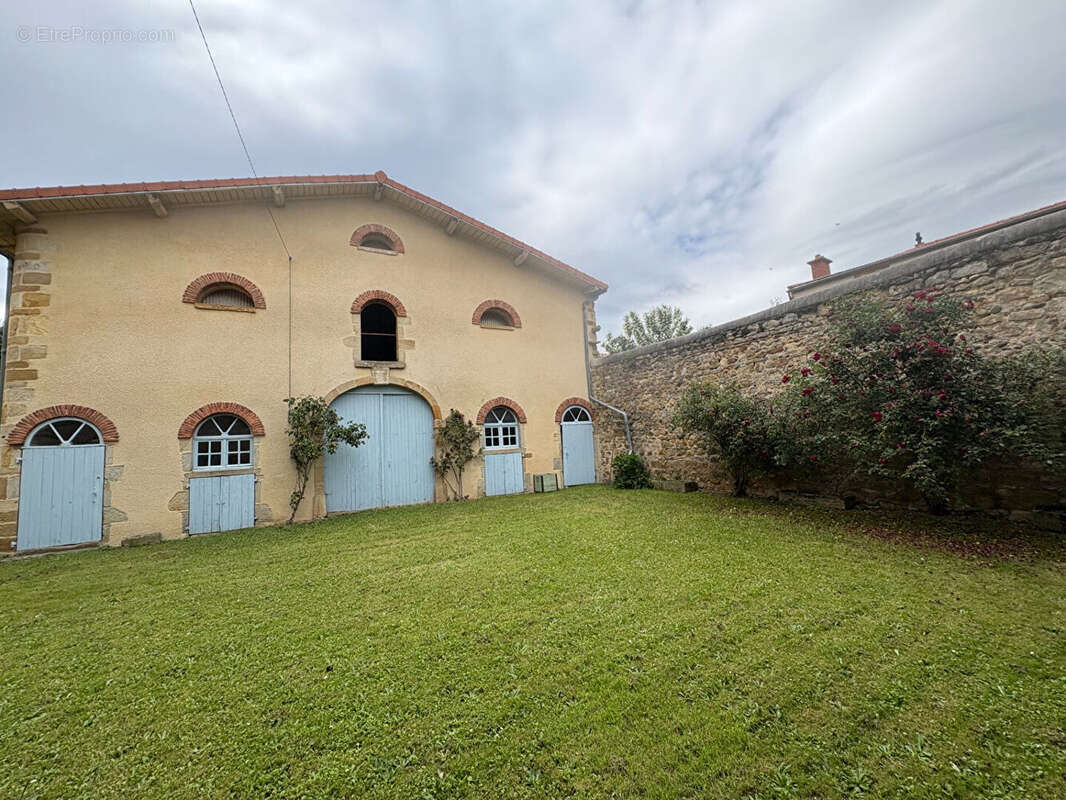 Maison à VIC-LE-COMTE