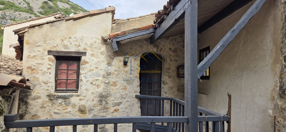 Maison à SAINT-GUILHEM-LE-DESERT