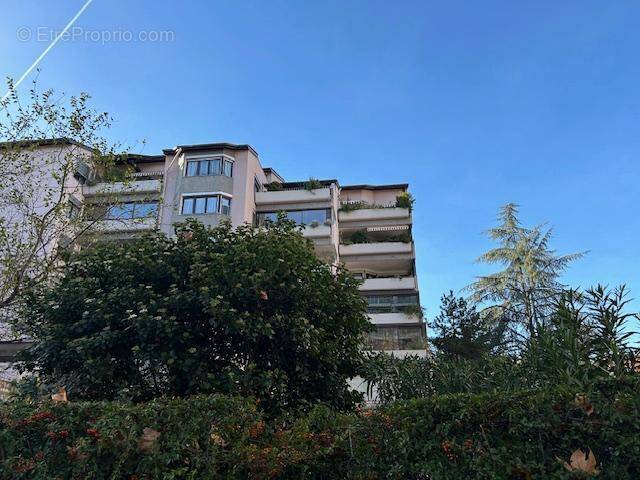   - Appartement à LYON-7E