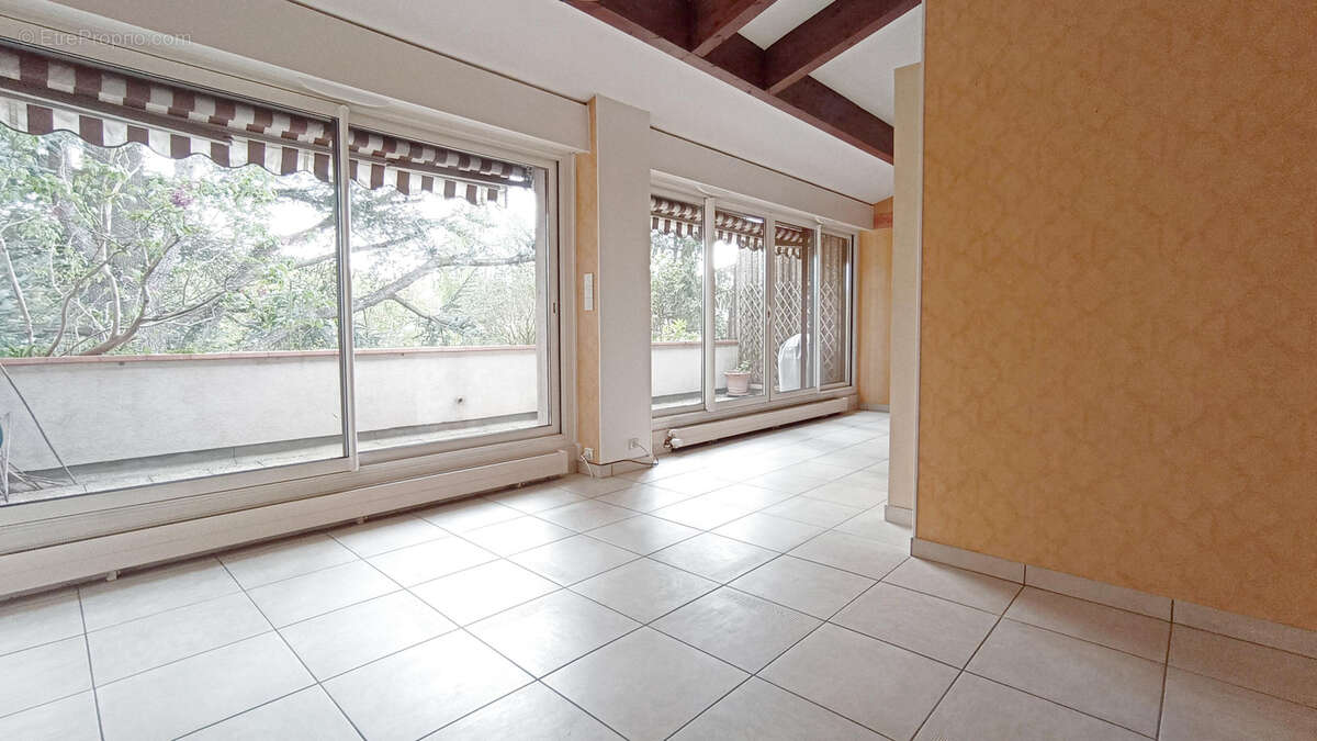 Appartement à VILLE-D'AVRAY