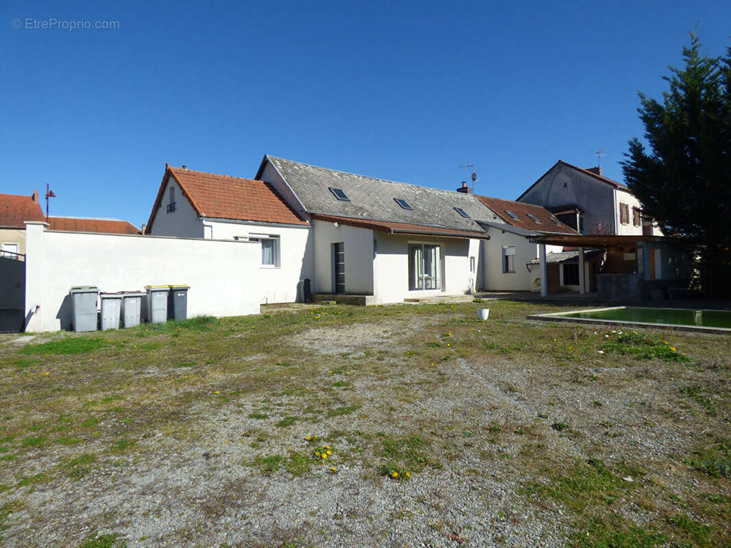 Maison Commentry avec piscine 4 chambres 160m² - photo 14