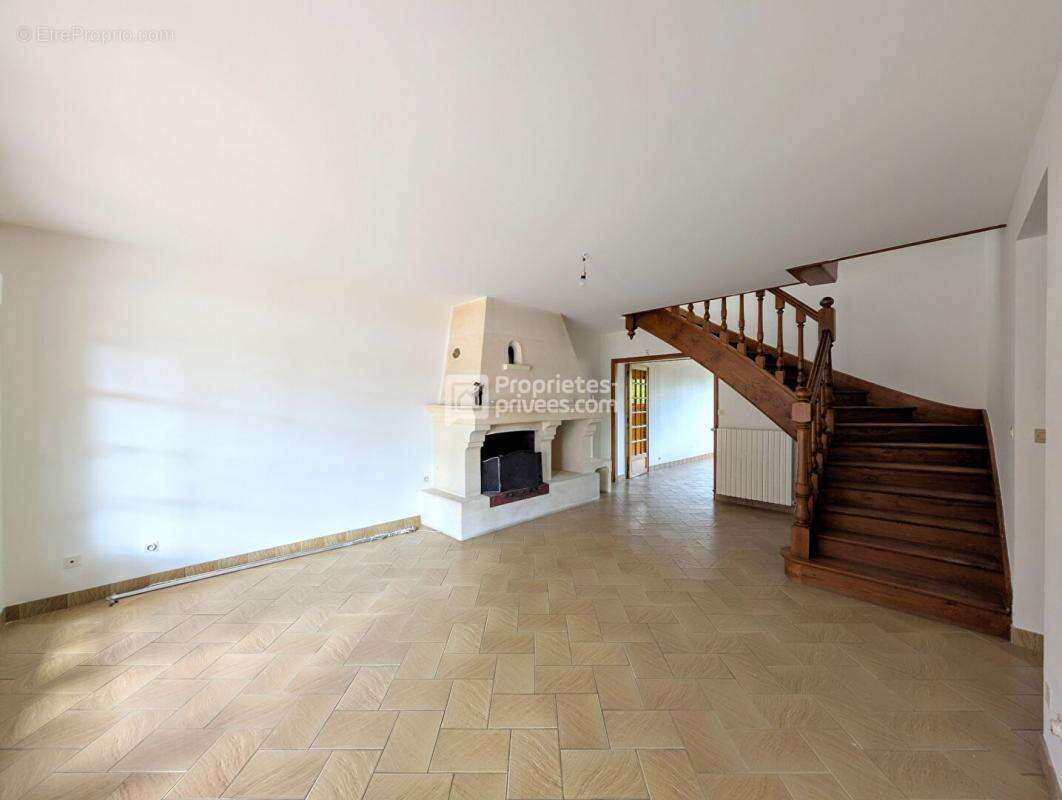 Maison à SAINT-LAURENT-DE-COGNAC