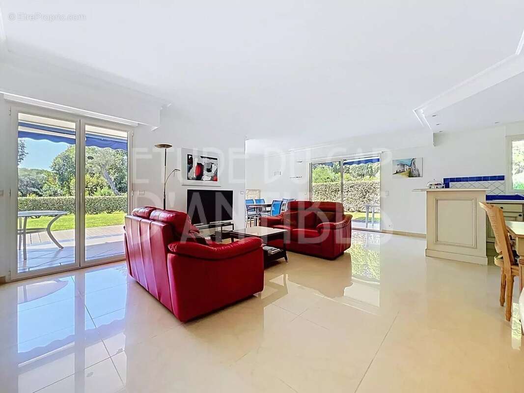 Appartement de standing dans résidence avec piscine. 2 chambres - 2 bains. Orée du Cap d'Antibes - photo 18