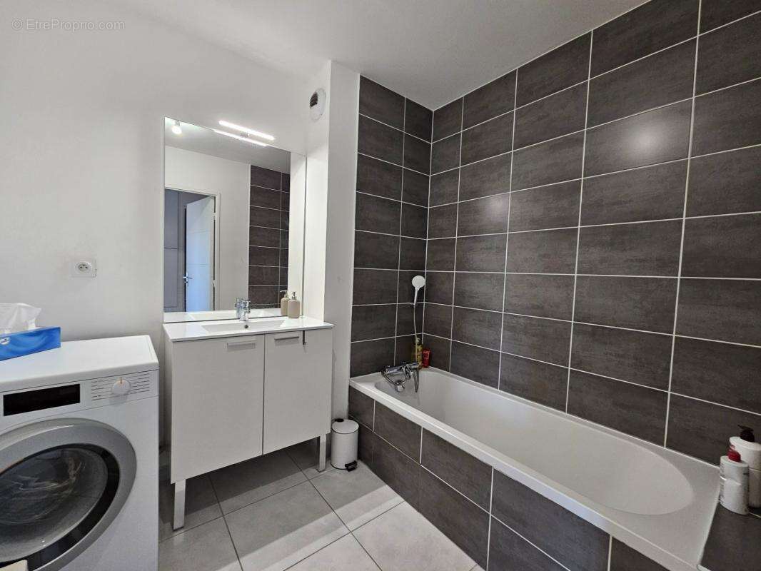 À vendre Bonneville – Superbe T3 récent de 60 m² avec terrasse, garage et vue montagnes (74) - photo 9