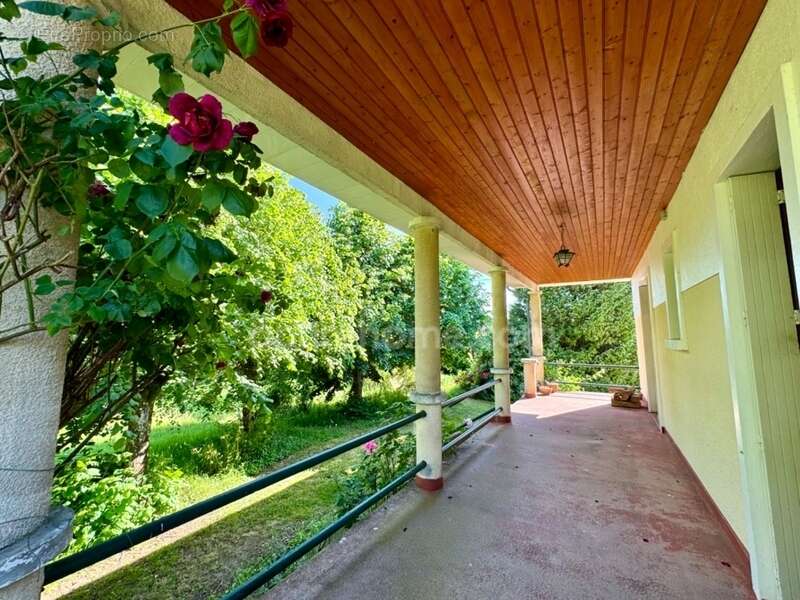 Maison à SAINT-SULPICE-LES-FEUILLES
